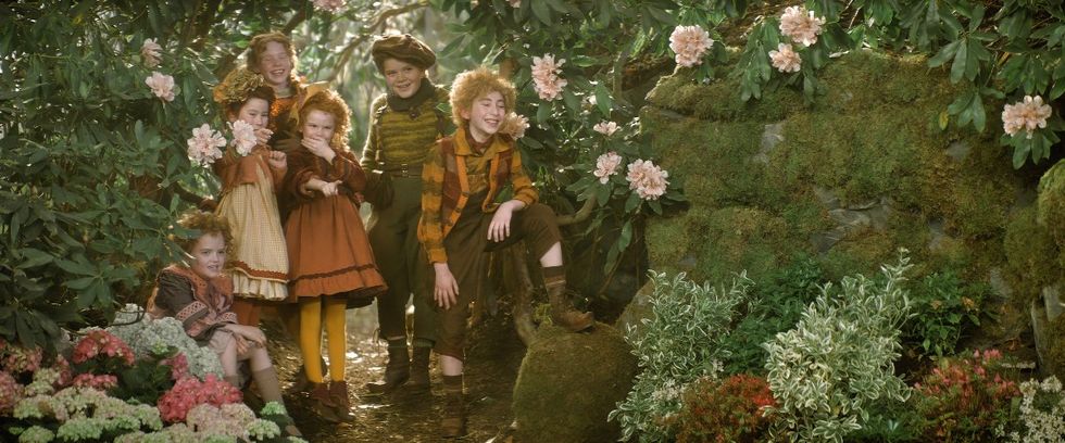 Young Munchkins bullying Young Elphaba in Wicked