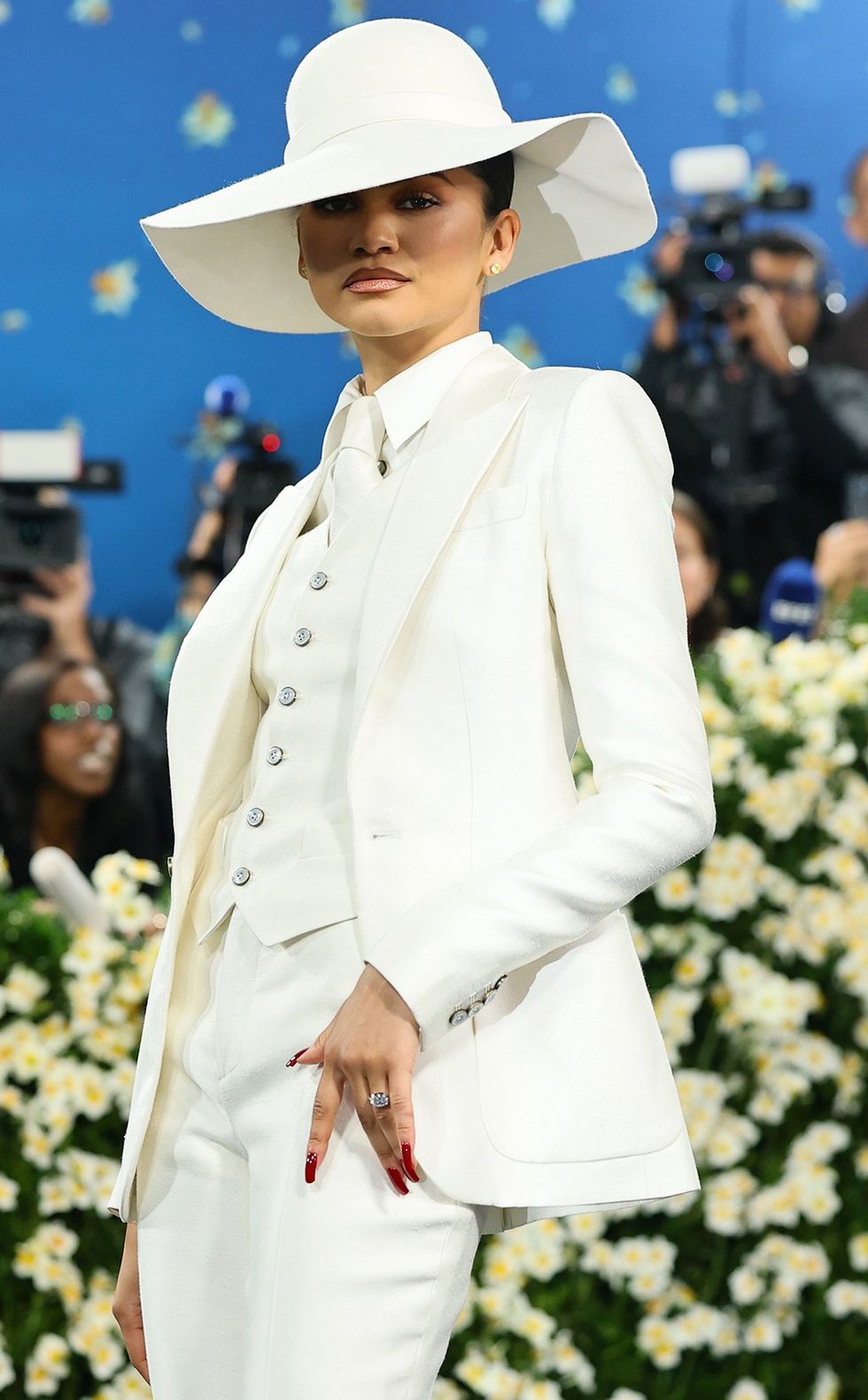 Met Gala 2025 Hats Steal The Show Out Met Gala 2025 Hats Steal The Show Out