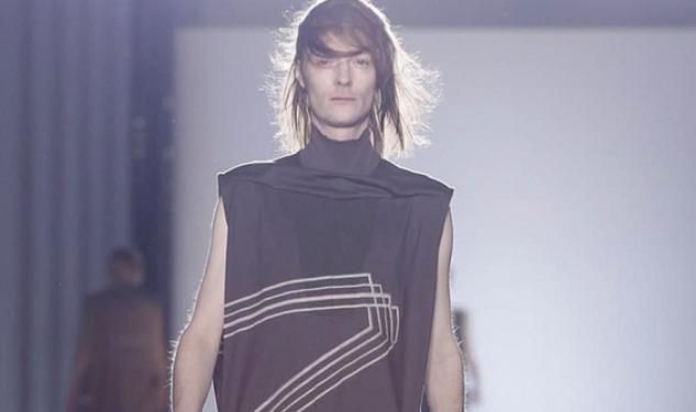 Penis Alert Rick Owens Sends Model Without Pants Down The Runway Nsfw