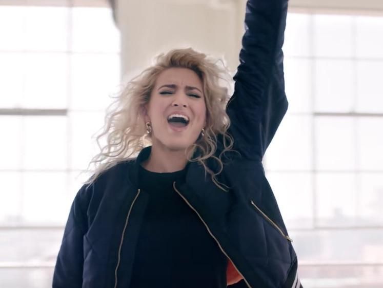 Tori Kelly Tells Us Don T You Worry Bout A Thing In New Music Video