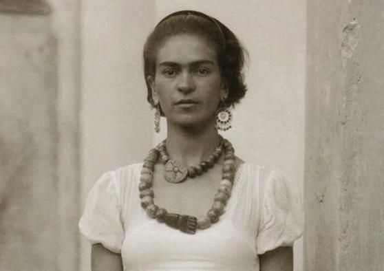 Rare Photos of Teenage Frida Kahlo Have Surfaced Online