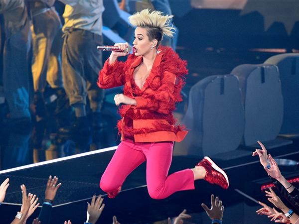 Katy Perry Goes Full Miley On 'Saturday Night Live'