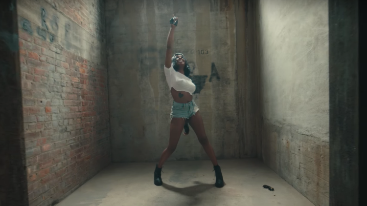 Azealia Banks Slays in 'Anna Wintour' Video
