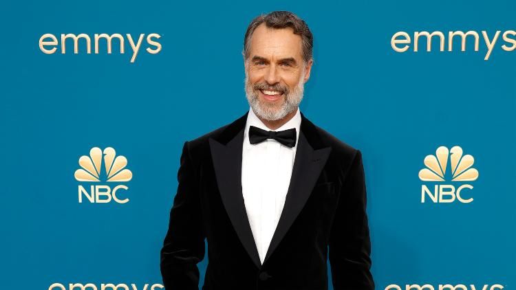Murray Bartlett Wins First Emmy For 'The White Lotus' Role