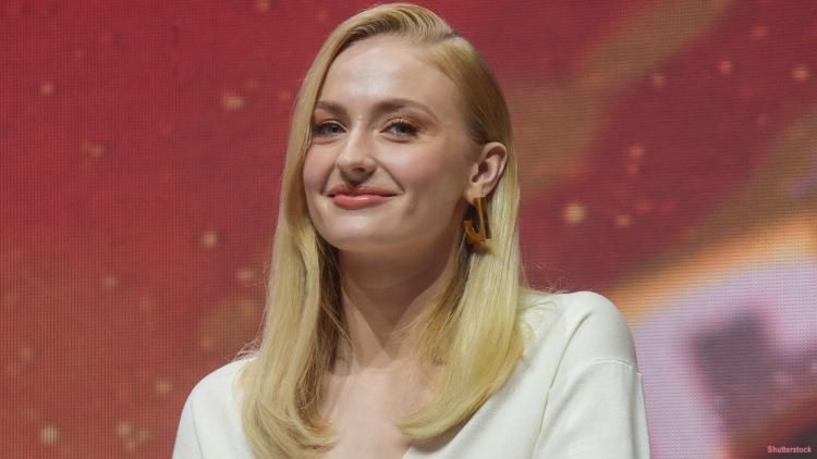 people-think-sophie-turner-came-out-closet-queer-lgbtq-pride-month.jpg