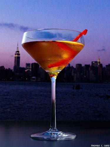 The Manhattan Variety Show: A Sophisticated &amp; Versatile Cocktail
