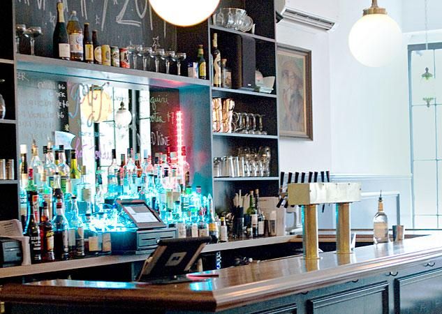 Brooklyn Bar Vekslers Gets the Formula Right
