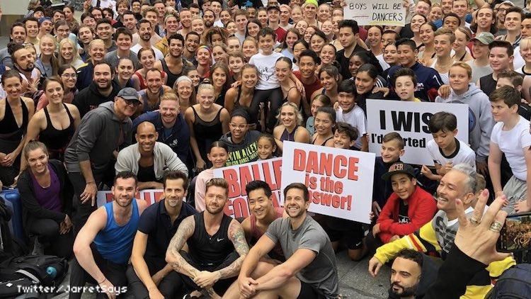 Dance class held outside Good Morning America studio in protest of Lara Spencer's ugly ass.