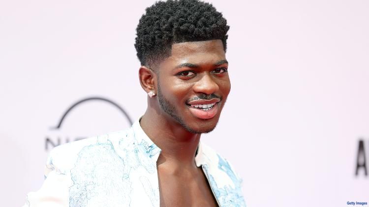 lil-nas-x-confirms-he-has-a-boyfriend-the-one-dancer-yai-ariza-bet-awards-kiss.jpg