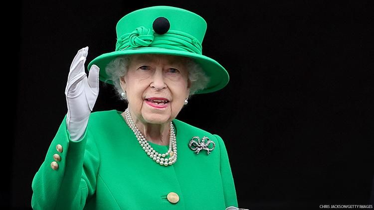 What Queen Elizabeth’s Death Means for Tourists to the U.K. Right Now