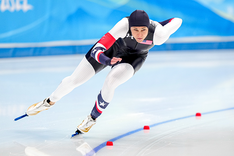 Brittany Bowe wins the bronze medal in the Women's 500m Speed Skating event