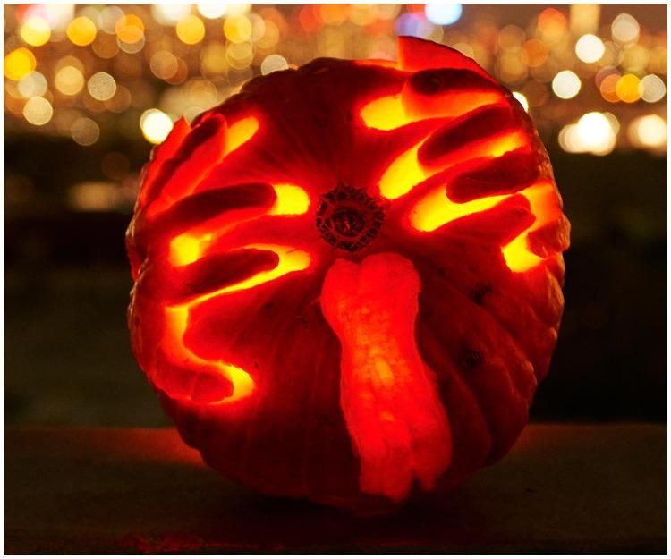 sniffieshalloween_holepulledopen_credit_